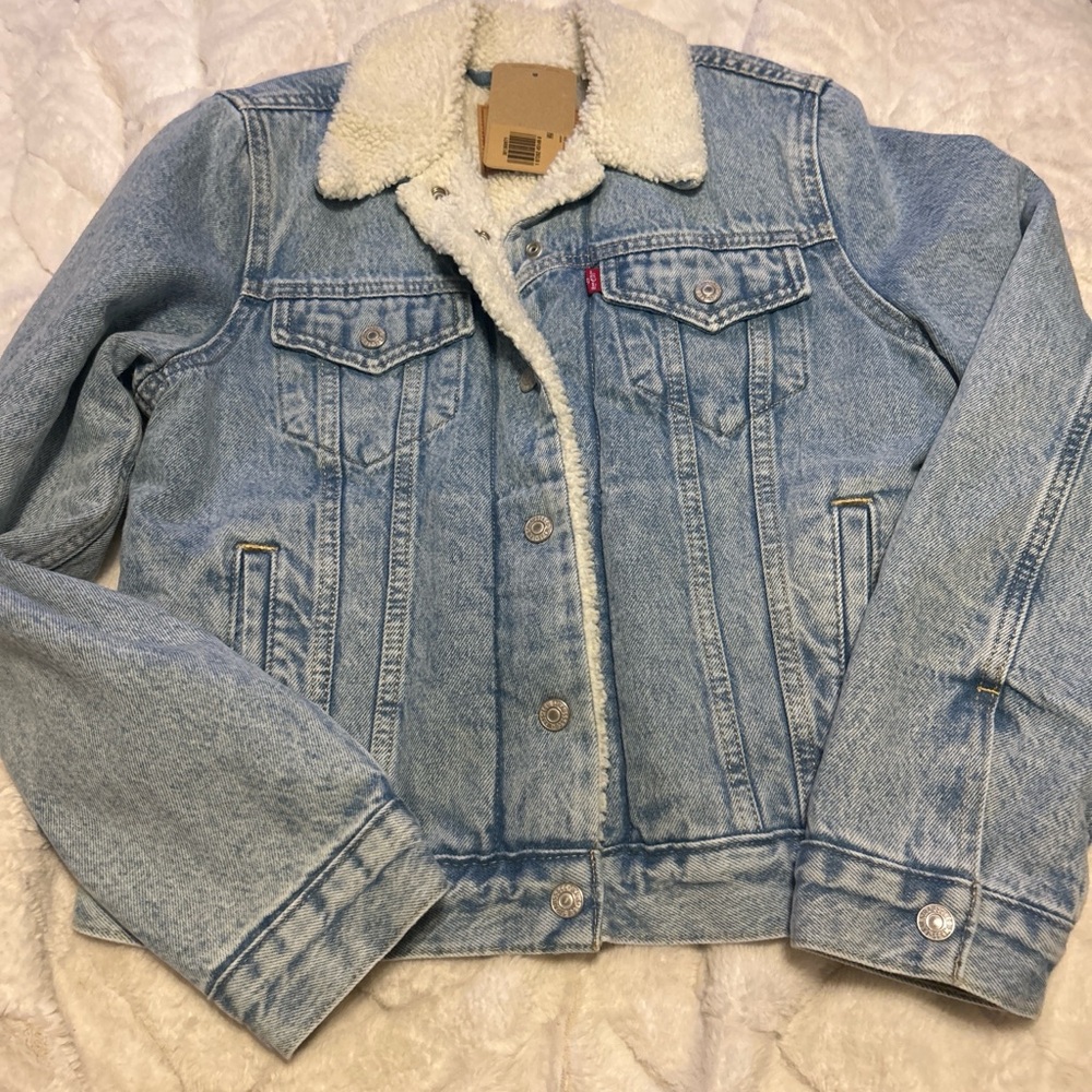 Levi's Light Wash Denim TruckerJacket with Cream Sherpa Lining NWT